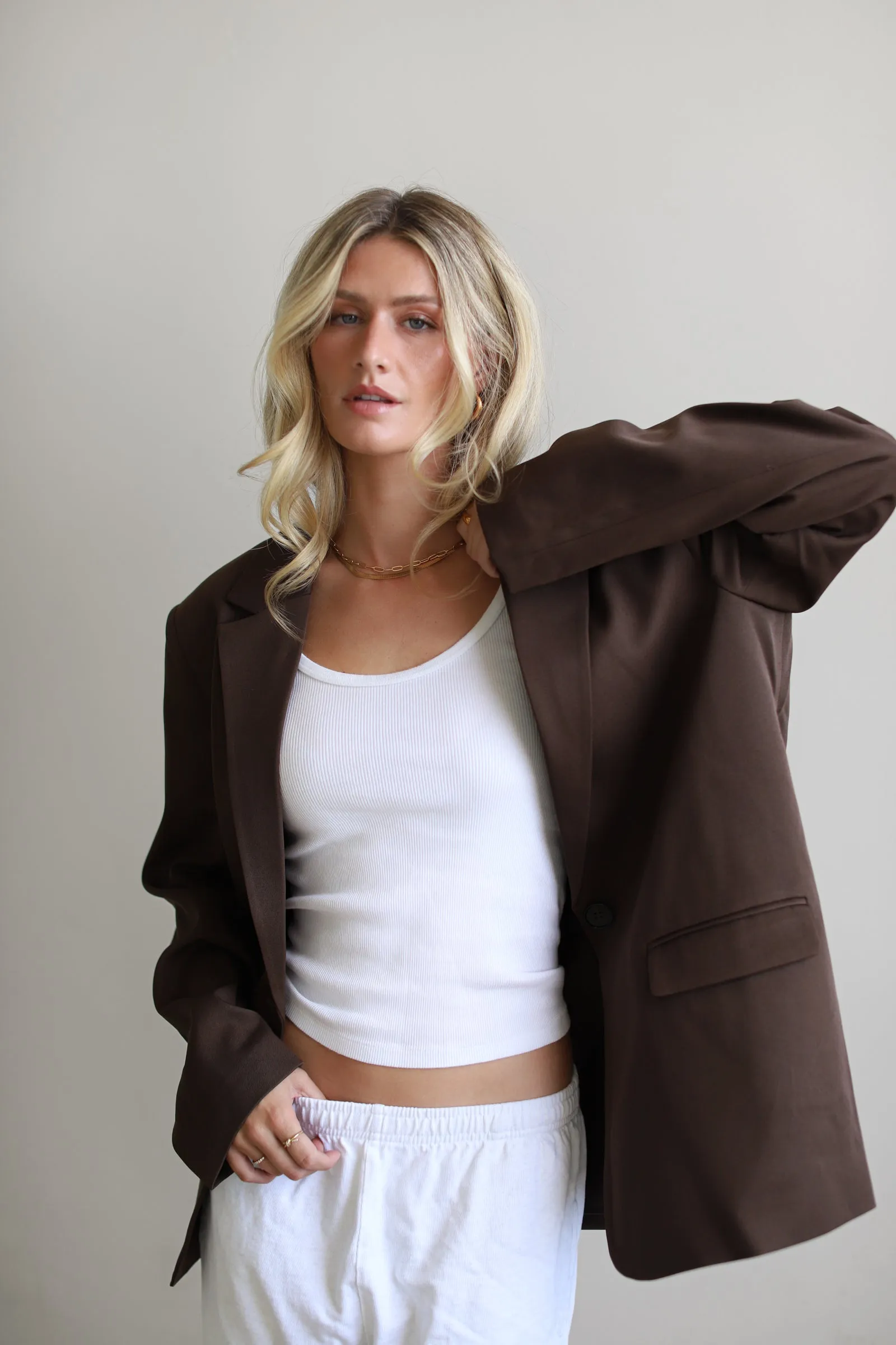 THE ULTIMATE BLAZER- DARK BROWN